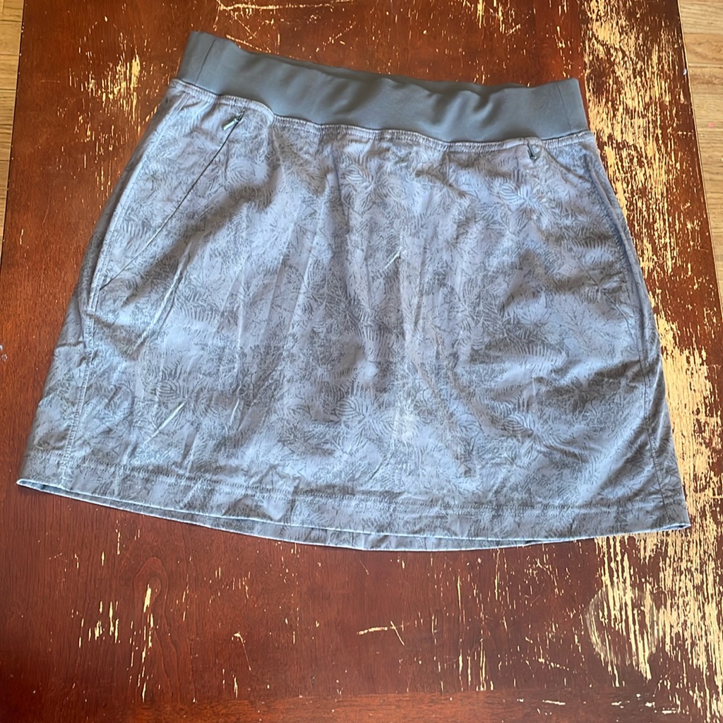 Eddie Bauer Womens Gray Leaf Pattern Skort Size 4 Eddie Bauer Womens Gray Leaf Pattern Skort Size 4